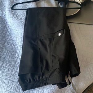 Figs- small petite skinny scrub pants in black